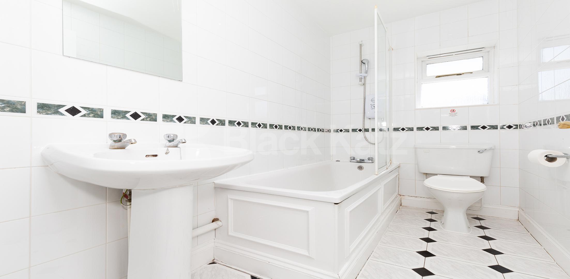 			3 BED WAREHOUSE CONVESRION!, 3 Bedroom, 1 bath, 1 reception Flat			 Crawford House Farringdon Road, CLERKENWELL / FARRINGDON